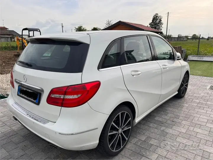 Mercedes-Benz B 2014 photo 3