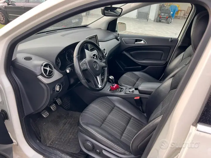 Mercedes-Benz B 2014 photo 4