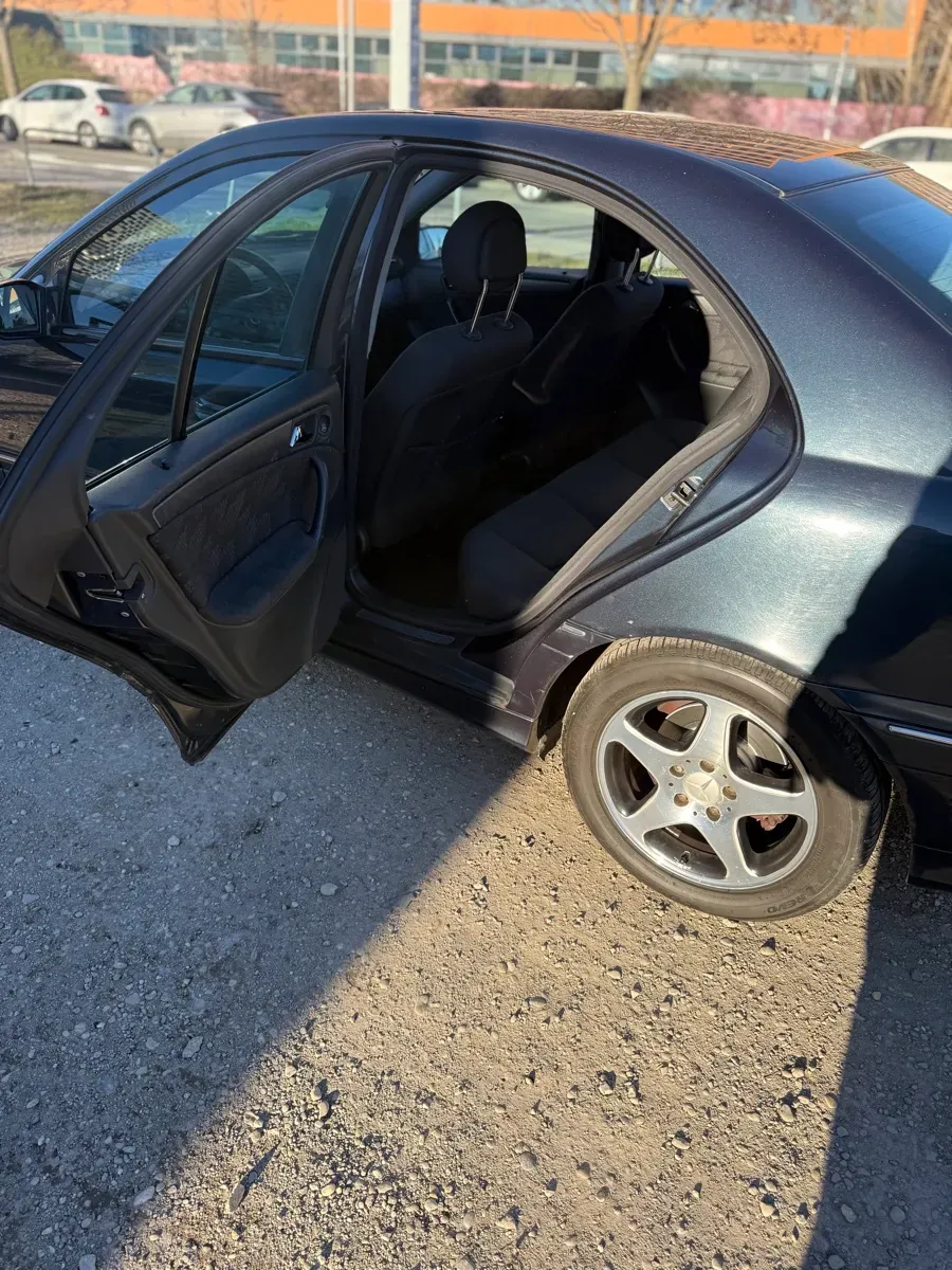 Mercedes-Benz C-Class 2002 photo 3