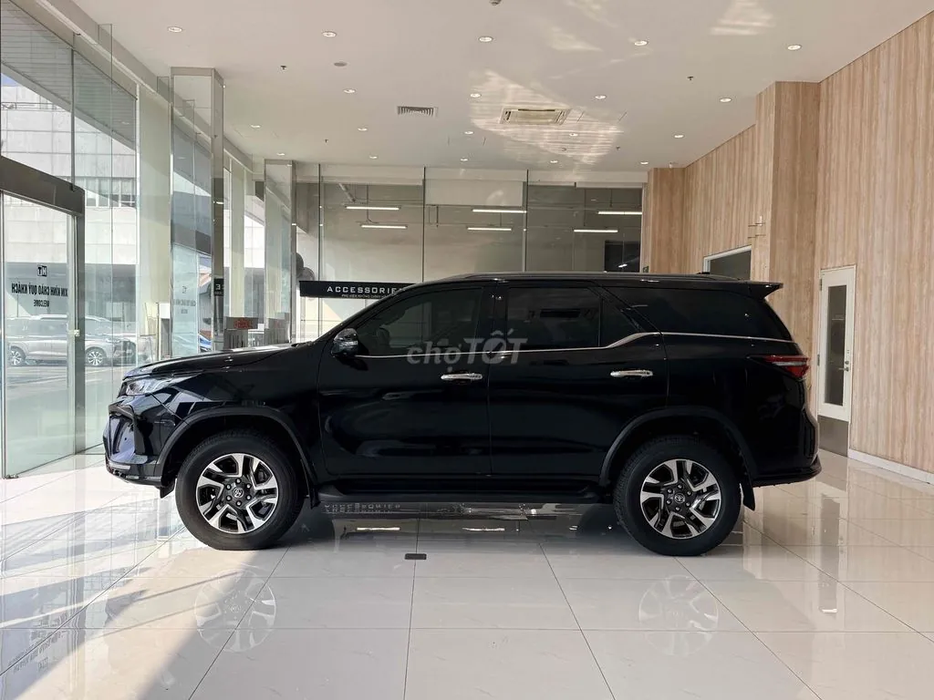 Toyota Fortuner 2025 photo 4