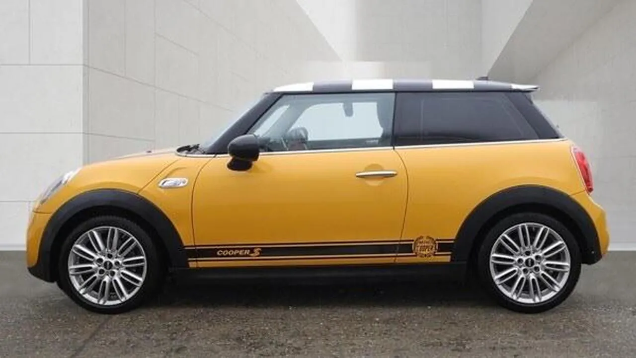 Mini Cooper S 2015 photo 2