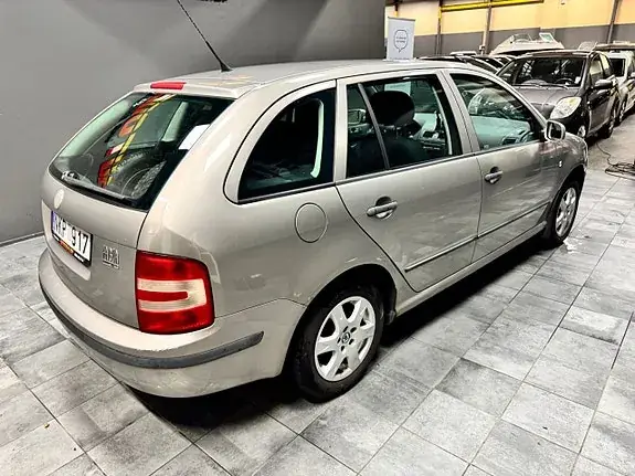 Skoda Fabia 2008 photo 3