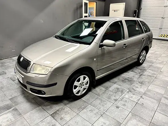Skoda Fabia 2008 photo 2