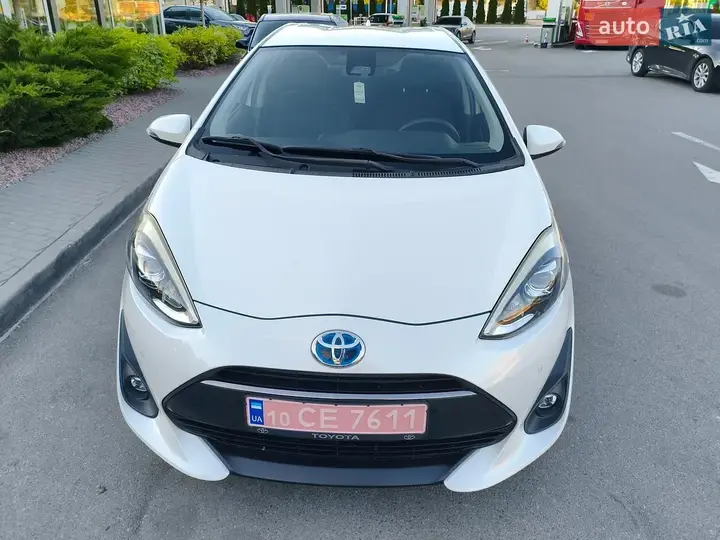 Toyota Aqua 2018 photo 2