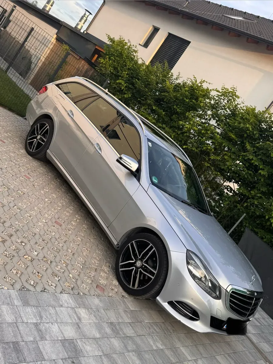 Mercedes-Benz E-Class 2015 photo 2