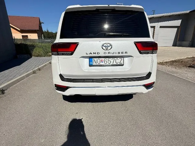 Toyota Land Cruiser 2021 photo 3