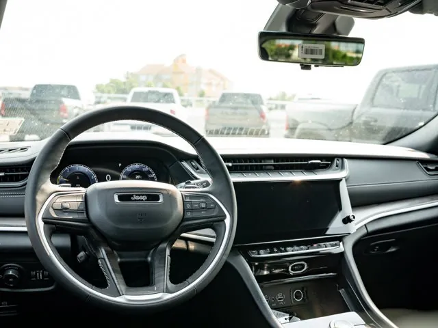 Jeep Grand Cherokee 2026 photo 3