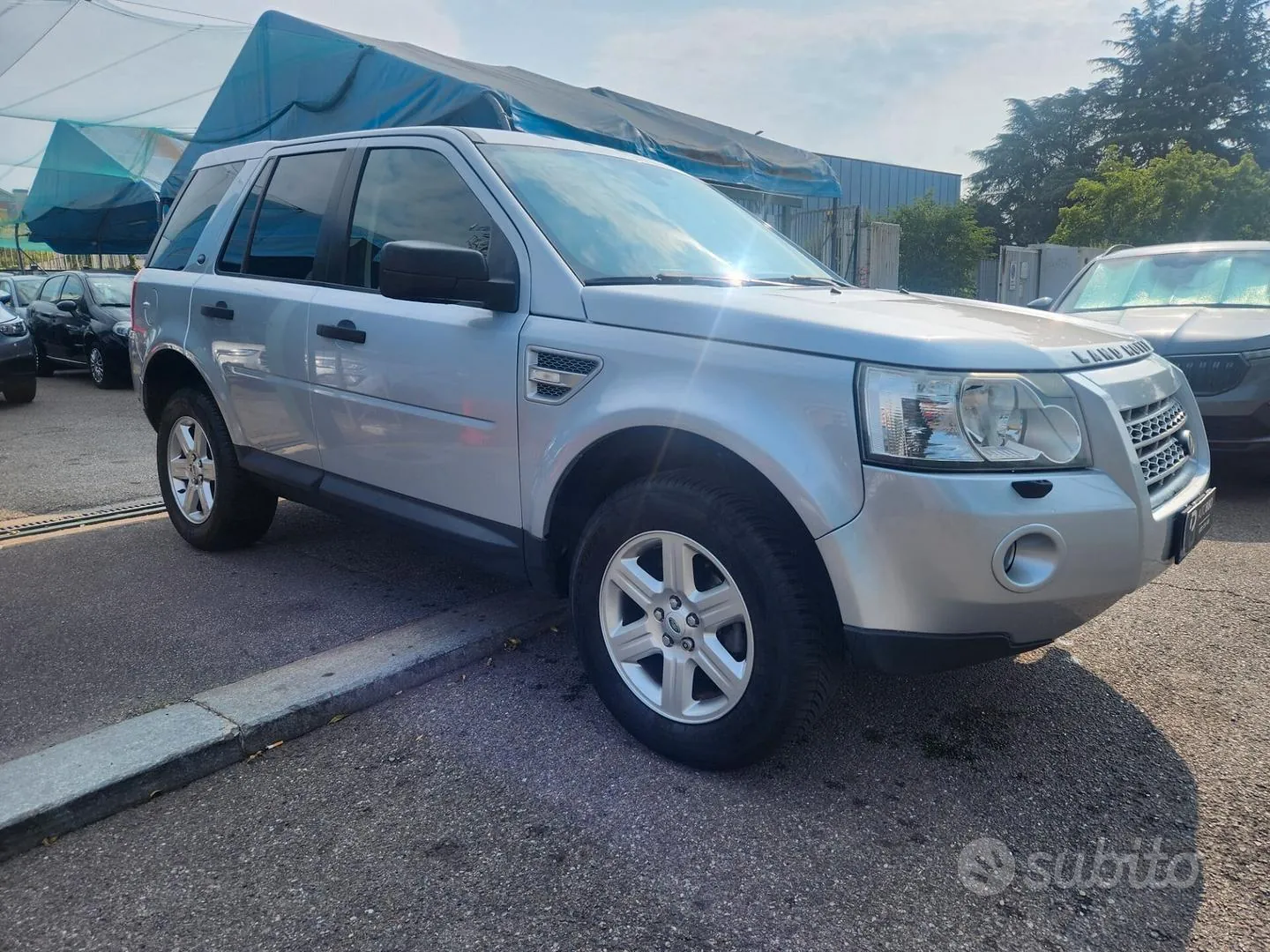 Land Rover Freelander 2010 photo 3