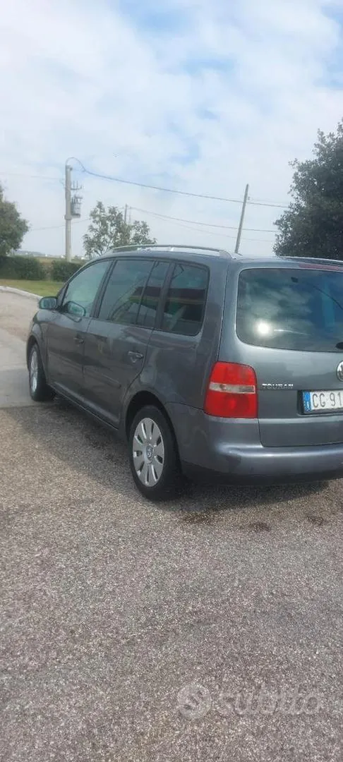 Volkswagen Touran 2004 photo 3