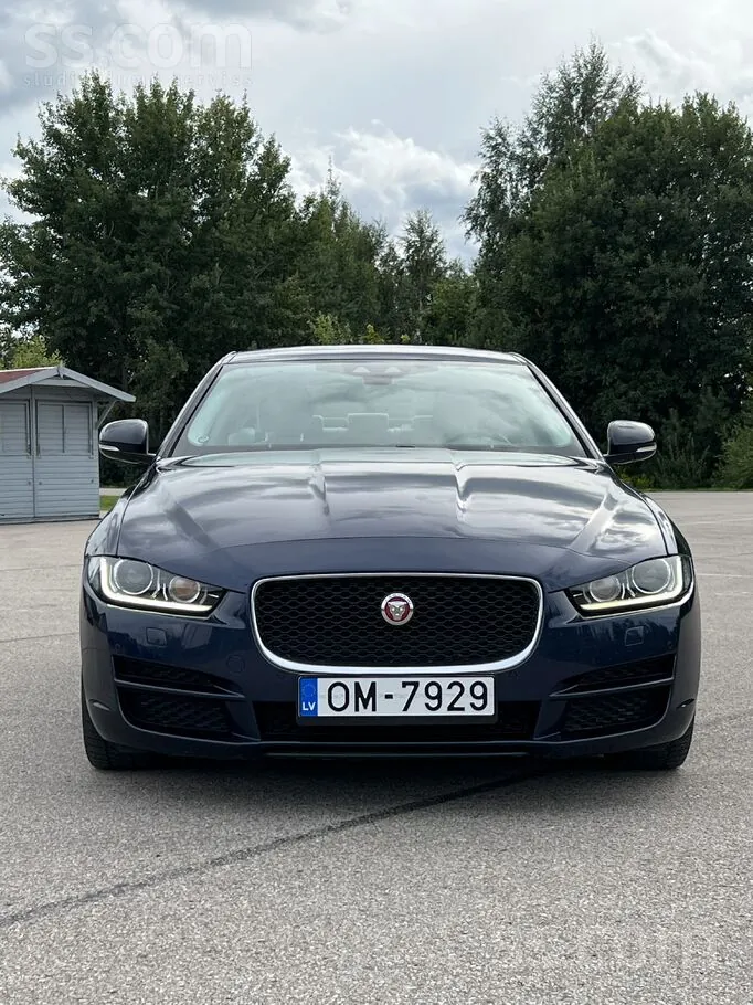Jaguar Xe 2015 photo 2