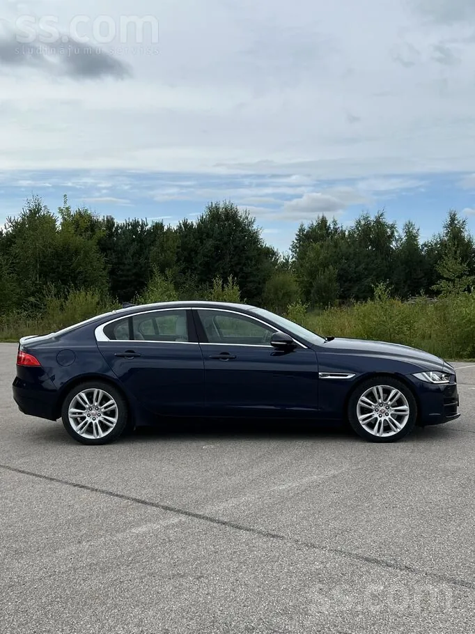Jaguar Xe 2015 photo 4