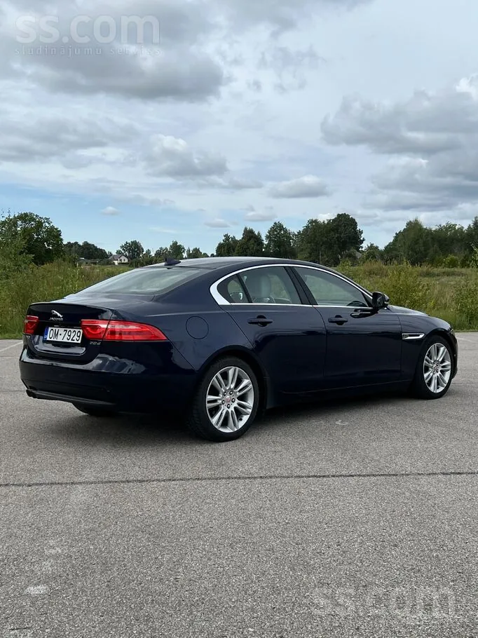 Jaguar Xe 2015 photo 5