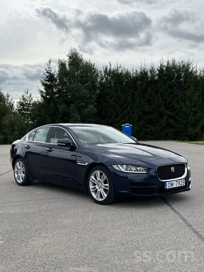 Jaguar Xe 2015 photo 3