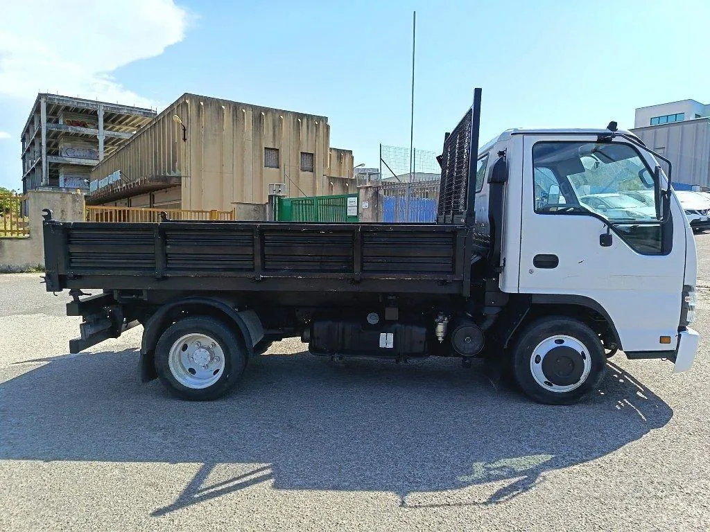 Isuzu Nkr 2006 photo 5