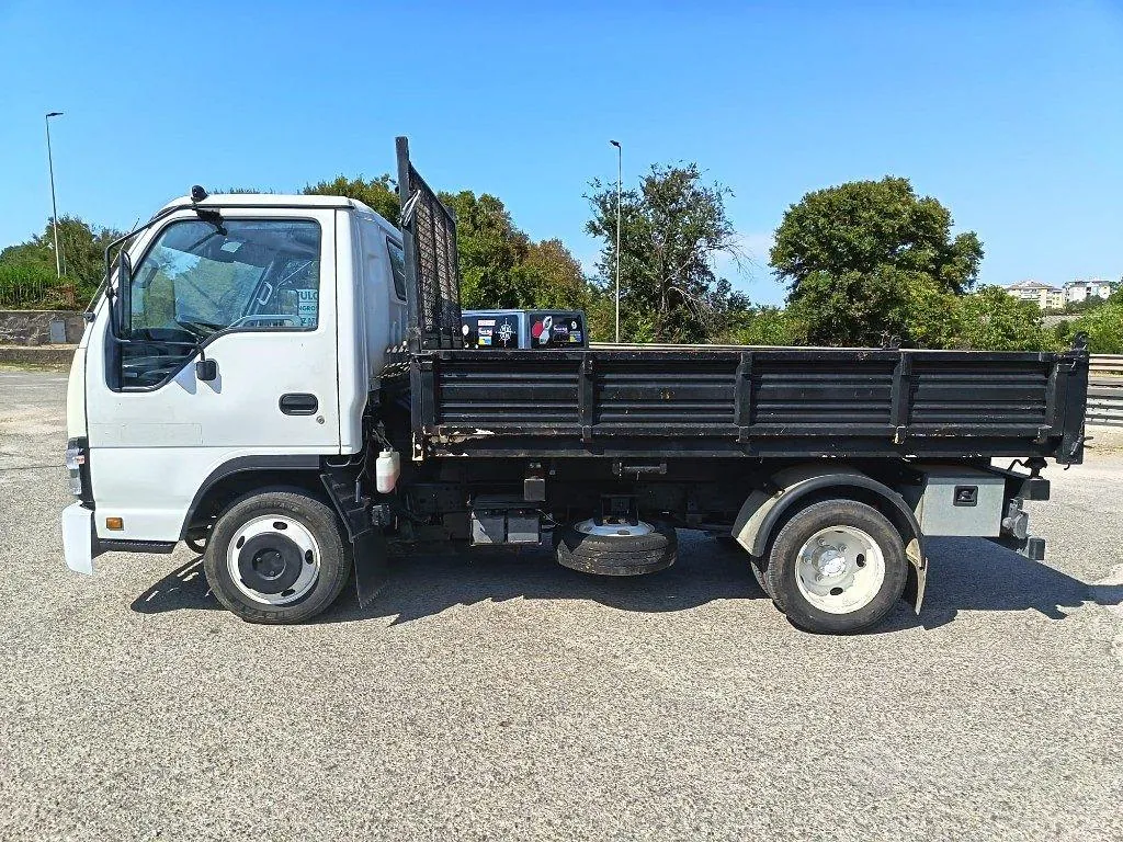 Isuzu Nkr 2006 photo 4