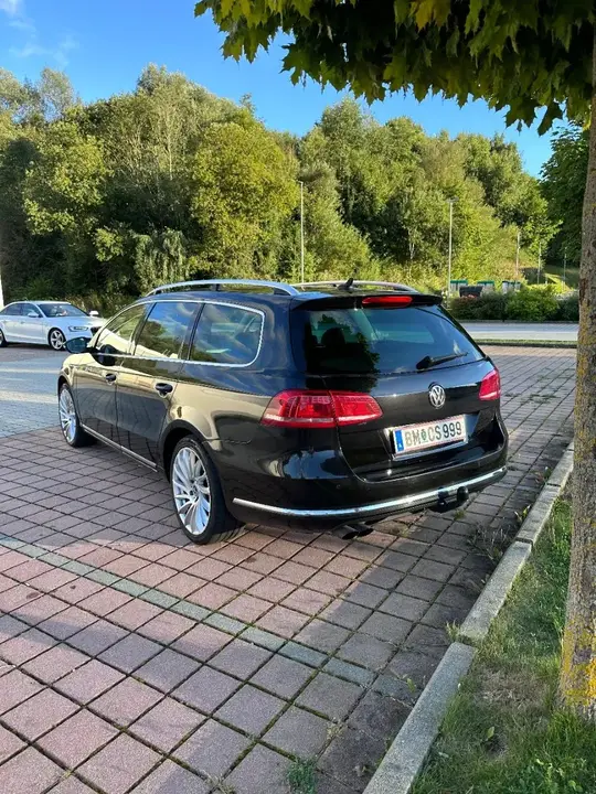 Volkswagen Passat 2011 photo 2