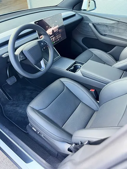 Tesla Model Y 2026 photo 4