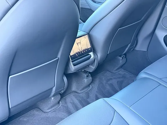 Tesla Model Y 2026 photo 5