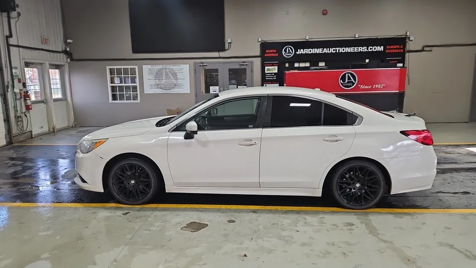Subaru Legacy 2017 photo 2