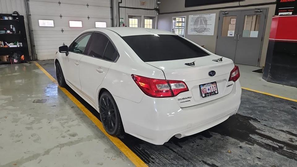 Subaru Legacy 2017 photo 3