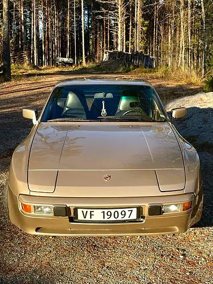 Porsche 944