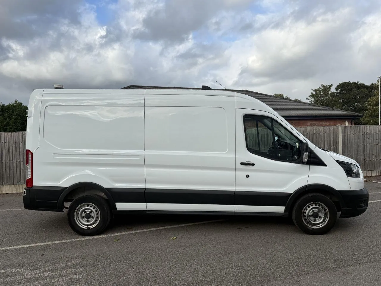 Ford Transit 2022 photo 2