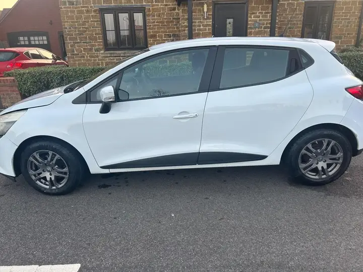 Renault Clio 2013 photo 2