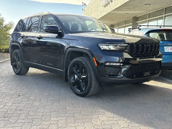 Jeep Grand Cherokee 2024 photo 2