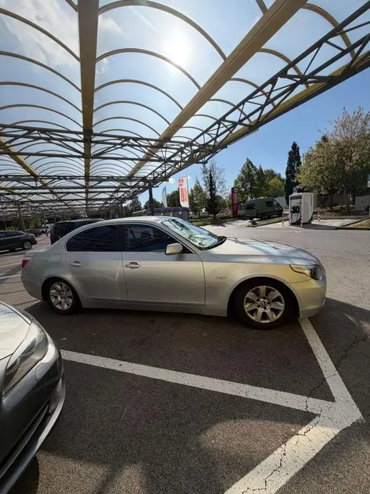 BMW 520I