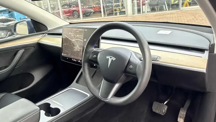 Tesla Model Y 2023 photo 4