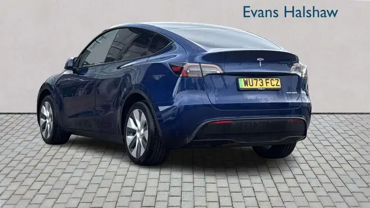 Tesla Model Y 2023 photo 2