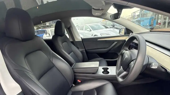 Tesla Model Y 2023 photo 3