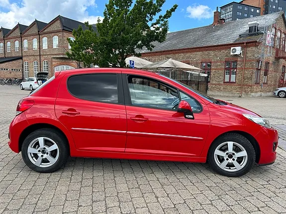 Peugeot 207 2011 photo 2