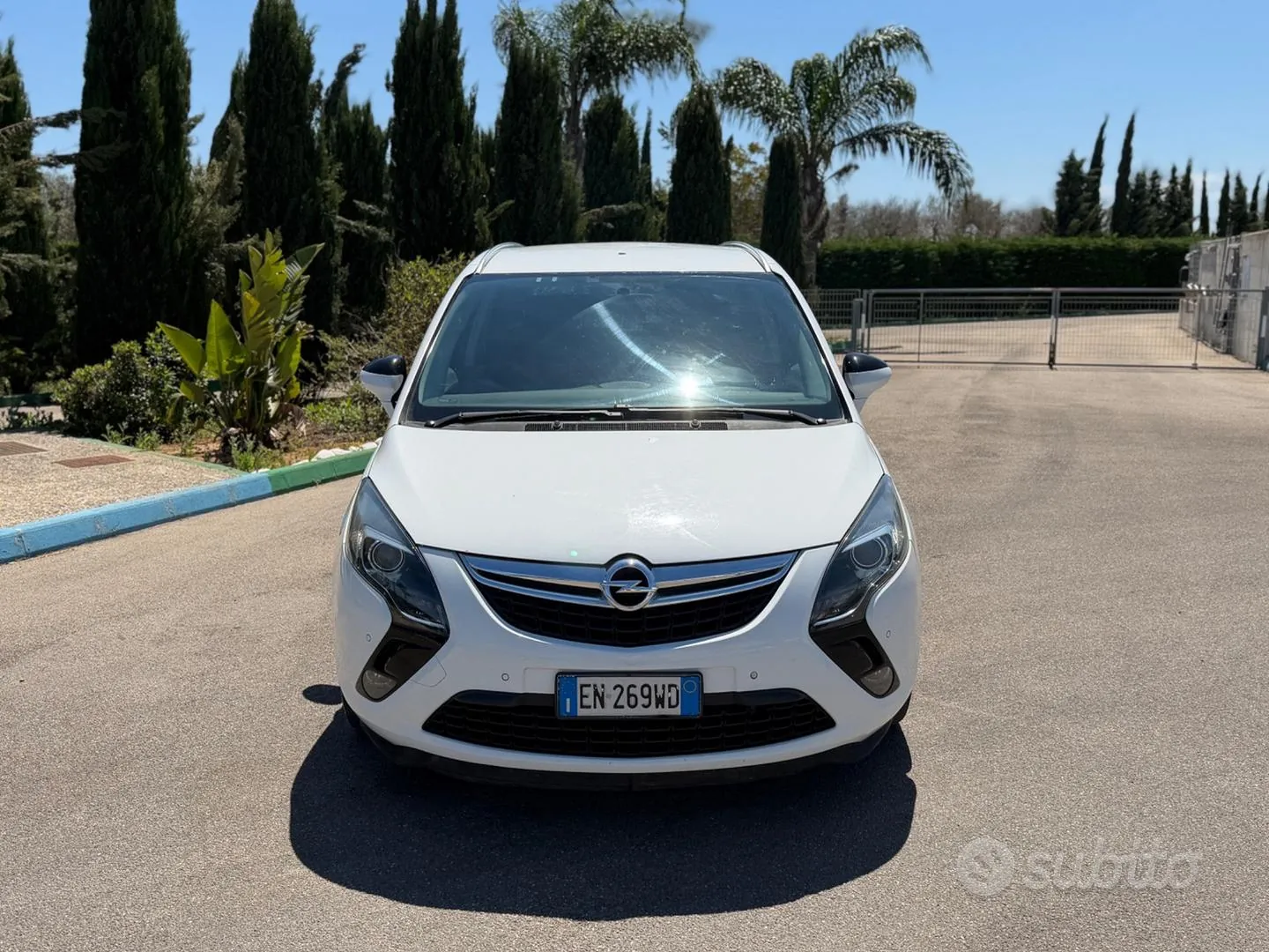 Opel Zafira Tourer 2012 photo 2