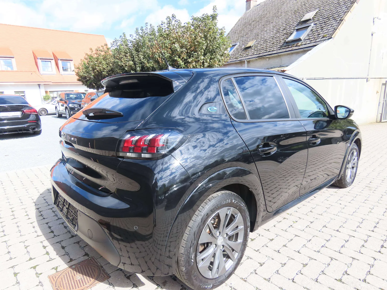 Peugeot E-208 2021 photo 3