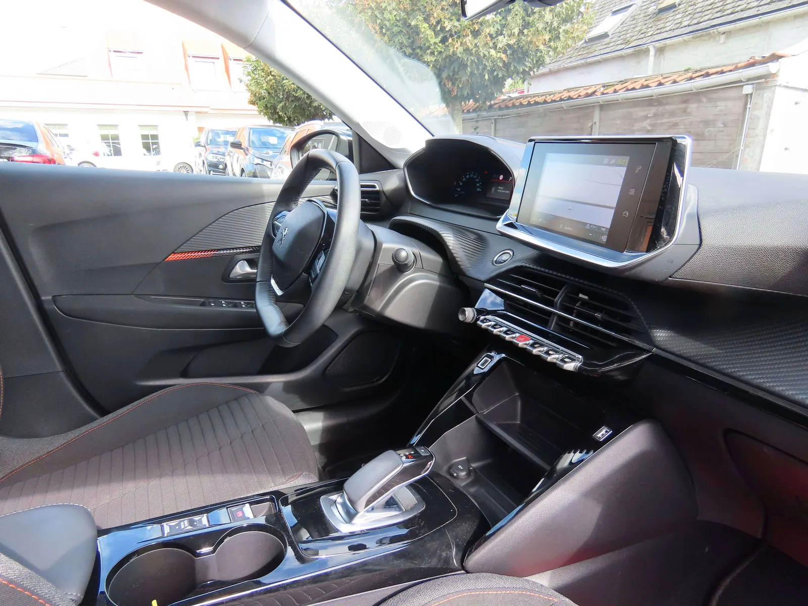 Peugeot E-208 2021 photo 4