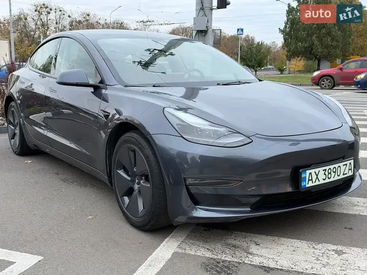 Tesla Model 3 2023 photo 2