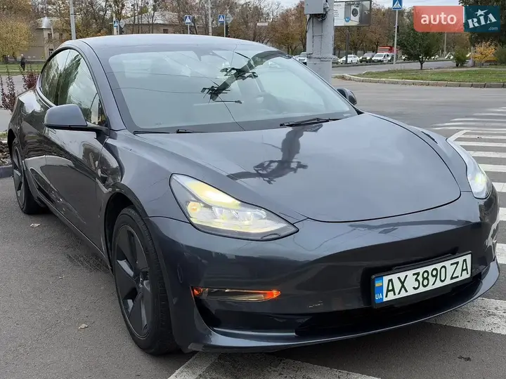 Tesla Model 3 2023 photo 3