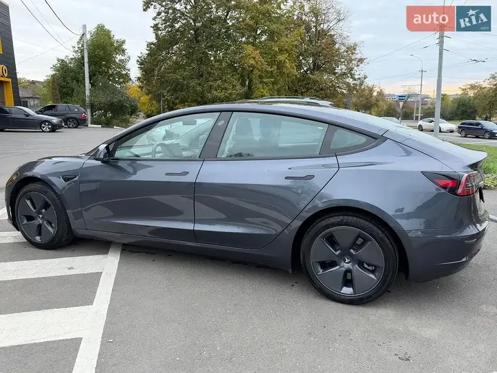 Tesla Model 3 2023 photo 4