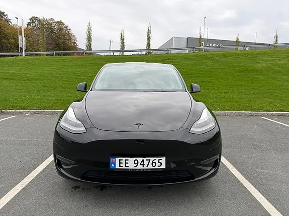 Tesla Model Y 2023 photo 2