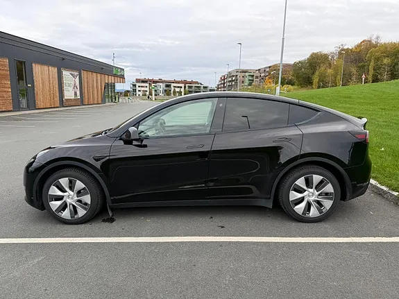 Tesla Model Y 2023 photo 3
