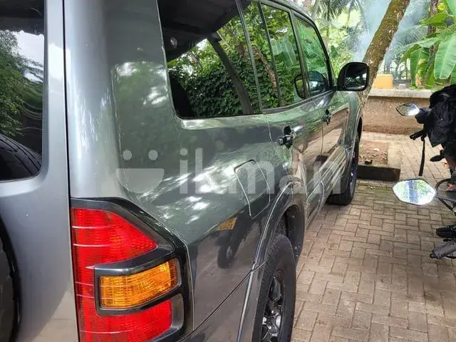 Mitsubishi Pajero 2002 photo 2