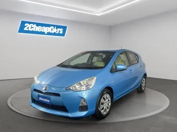 Toyota Aqua 2012 photo 2