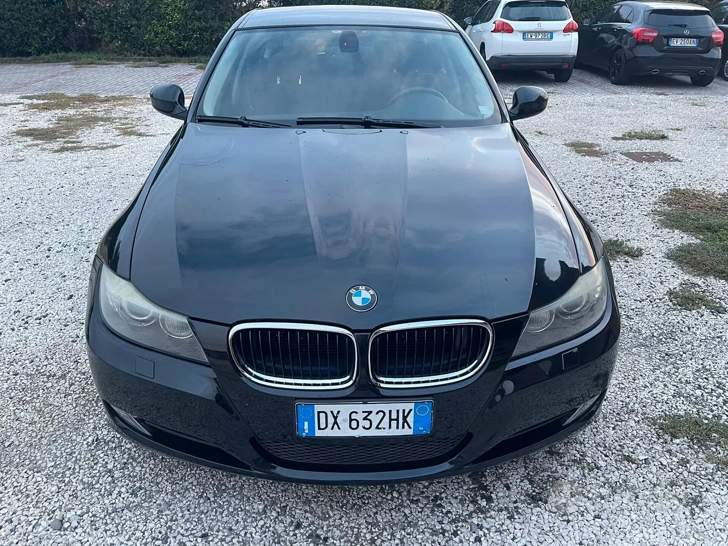 BMW 320 2009 photo 2