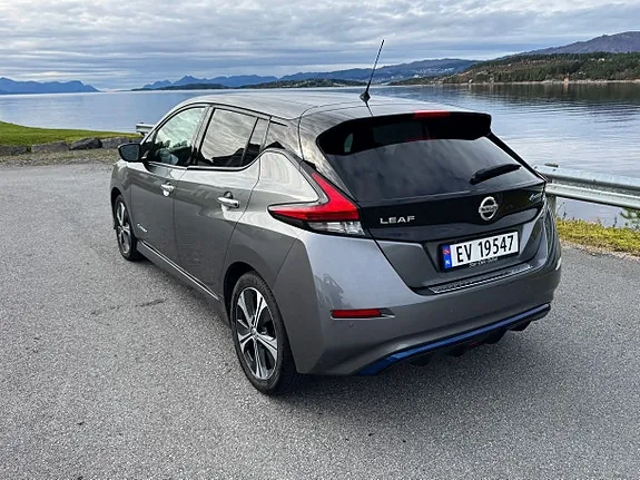 Nissan Leaf 2018 photo 2