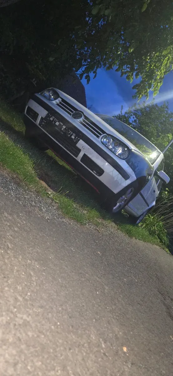 Volkswagen Golf 2002 photo 2