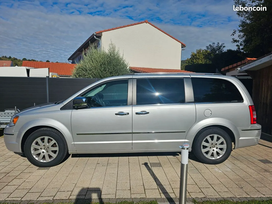 Chrysler Grand Voyager 2011 photo 2