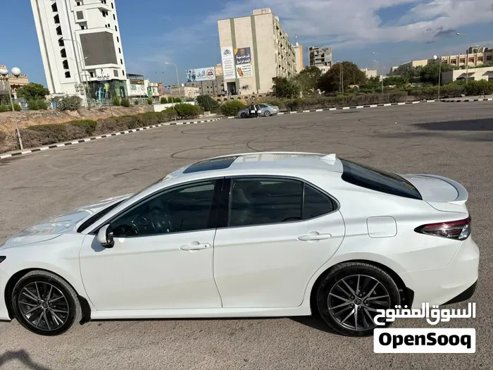 Toyota Camry 2022 photo 3