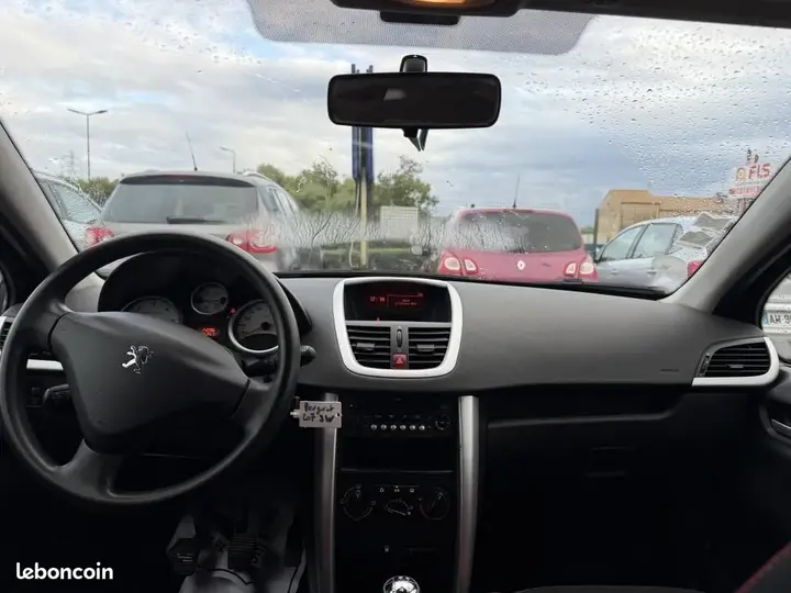 Peugeot 207 2009 photo 3