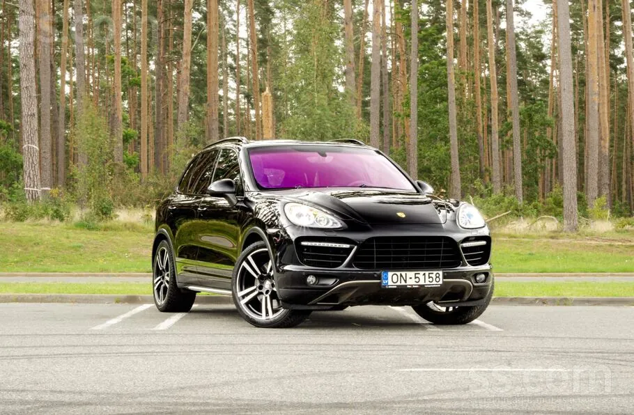 Porsche Cayenne 2011 photo 2